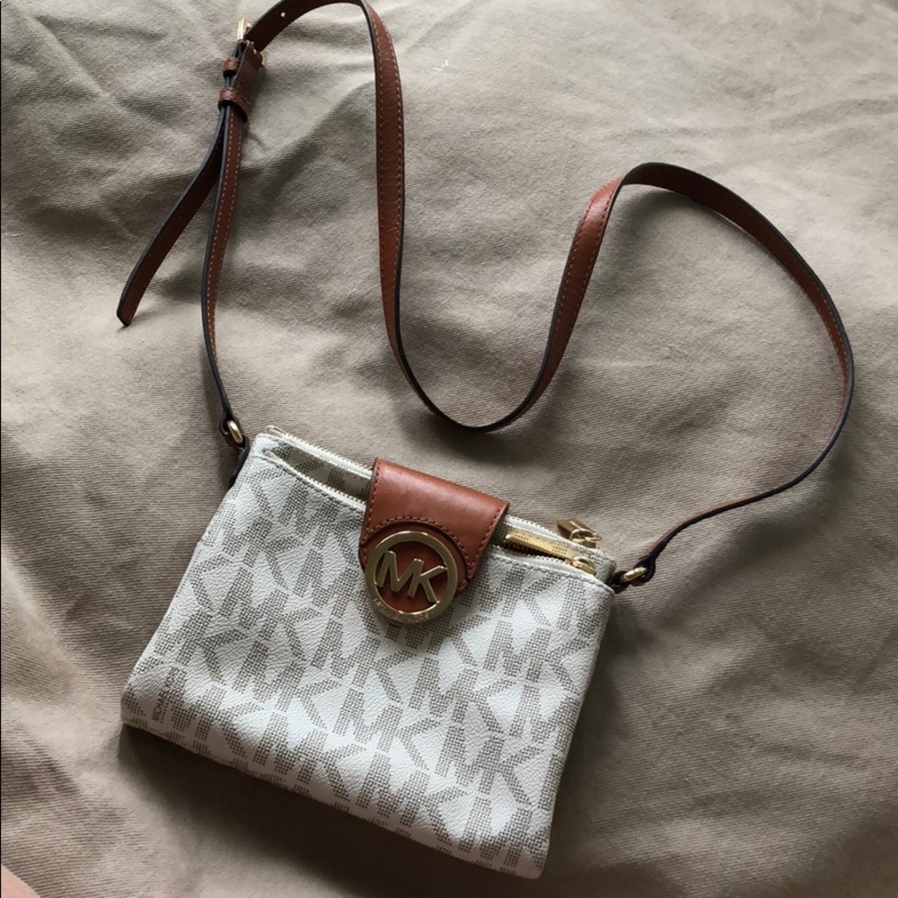Michael Kors Trendy Crossbody!!!